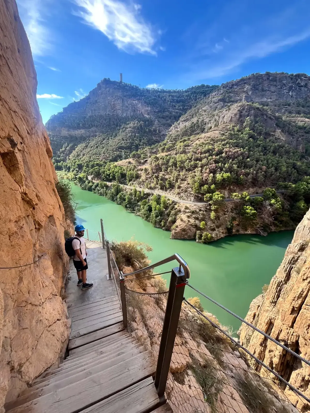 Alexandre sur les passerelles du Caminito del Rey